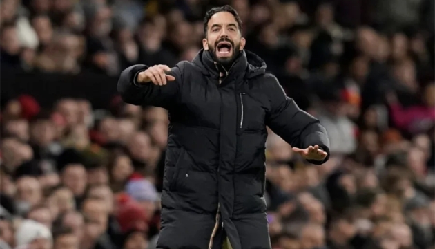 "Amorim cần phải làm giống cách Arne Slot tại Liverpool"