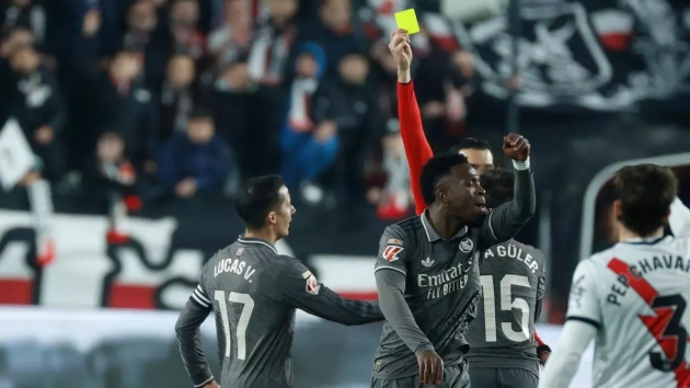 Vinicius trả giá đắt vì la hét trọng tài