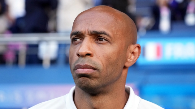 Ảnh bài viết Hàng công Arsenal gặp vấn đề, Henry lấy trận MU làm ví dụ