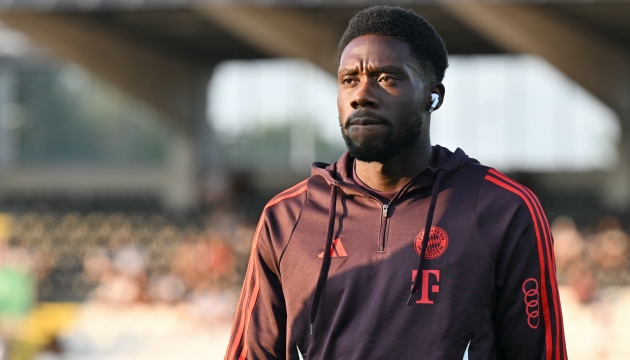Alphonso Davies không còn là ưu tiên của Man United