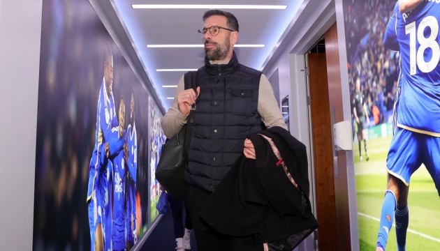 Thắng đậm ngày ra mắt Leicester, Van Nistelrooy nói gì?