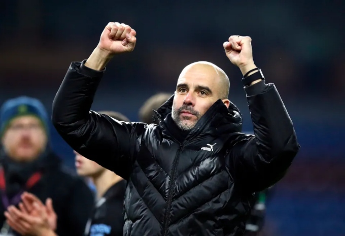 Cái gật đầu đưa Pep Guardiola đi vào lịch sử nước Anh?