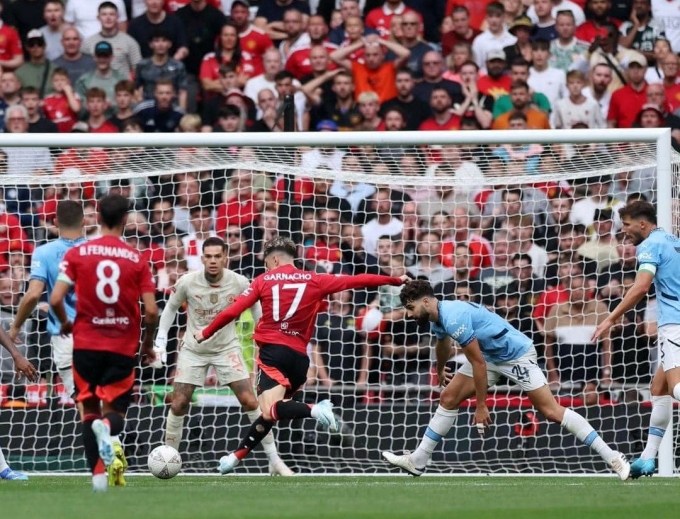 Một Man United run rẩy nhìn 2 "người cũ" tỏa sáng ở Siêu cúp nước Anh