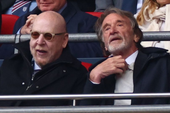 Sir Jim Ratcliffe khiến nhà Glazer phải xấu hổ với Man United