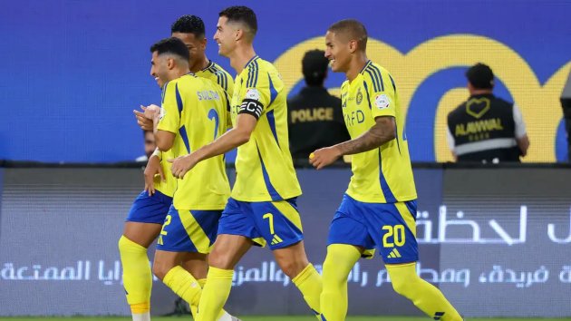 Tiếp tục nổ súng, Ronaldo chạm kỷ lục khó tin ở tuổi 39