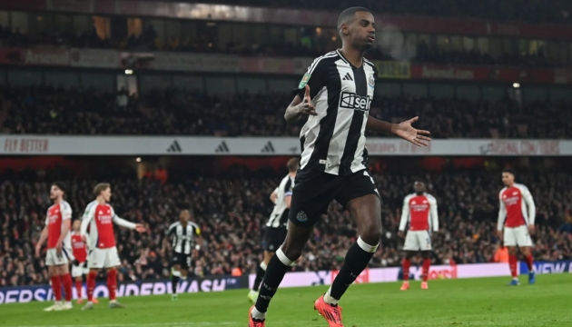 Alexander Isak ghi dấu ấn, Newcastle hạ gục Arsenal 2-0 ở bán kết Carabao Cup