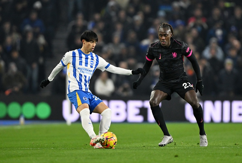 Kaoru Mitoma được xem là lựa chọn lý tưởng cho Chelsea.