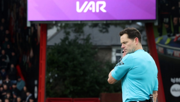Michael Owen phản bác chỉ trích về quả phạt đền giúp Liverpool đánh bại Bournemouth