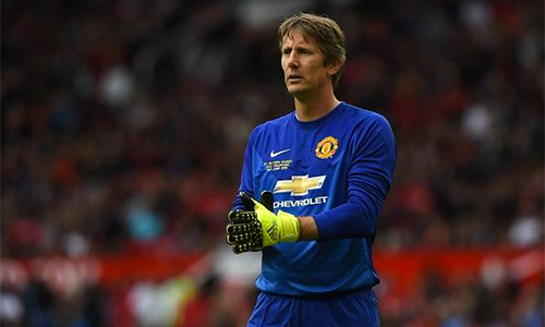 Van der Sar chỉ ra thủ môn giỏi hơn De Gea cho MU