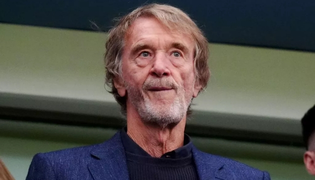 Sir Jim Ratcliffe phản pháo chỉ trích: “Chưa ai từng cho tôi một bữa trưa miễn phí”