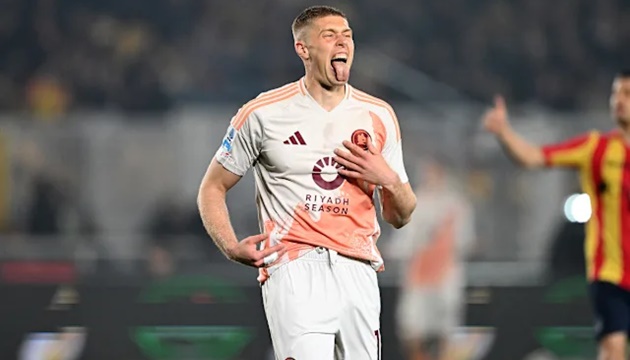 Lecce 0-1 Roma:  Dovbyk giải cứu đội khách; VAR gây tranh cãi