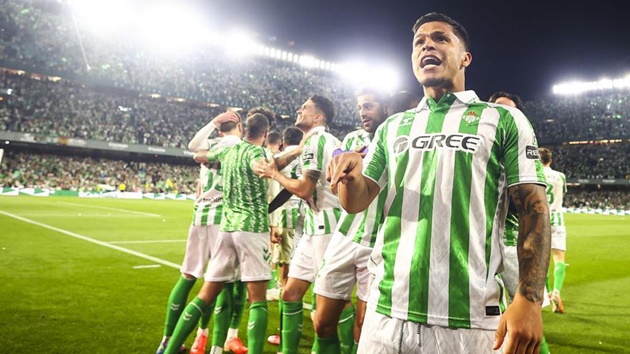 Real Betis hủy diệt chuỗi bất bại của Sevilla