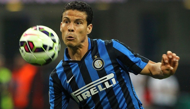 Xúc phạm trọng tài, cựu sao Inter Milan bị cấm thi đấu 8 trận