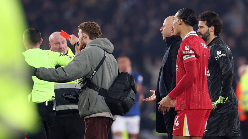 Liverpool vs Everton: Arne Slot thức thời; 'Doping' cho chuỗi 9 bất bại