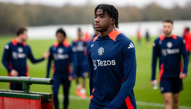 Amorim gọi thần đồng 17 tuổi của MU đấu Man City