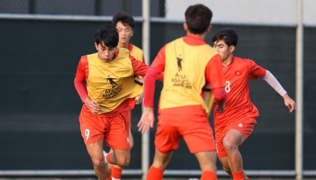 HLV Roland siết chặt kỷ luật, U17 Việt Nam quyết giành vé đi World Cup