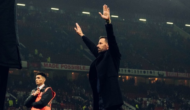 Những thay đổi của Van Nistelrooy giúp Man United bứt phá
