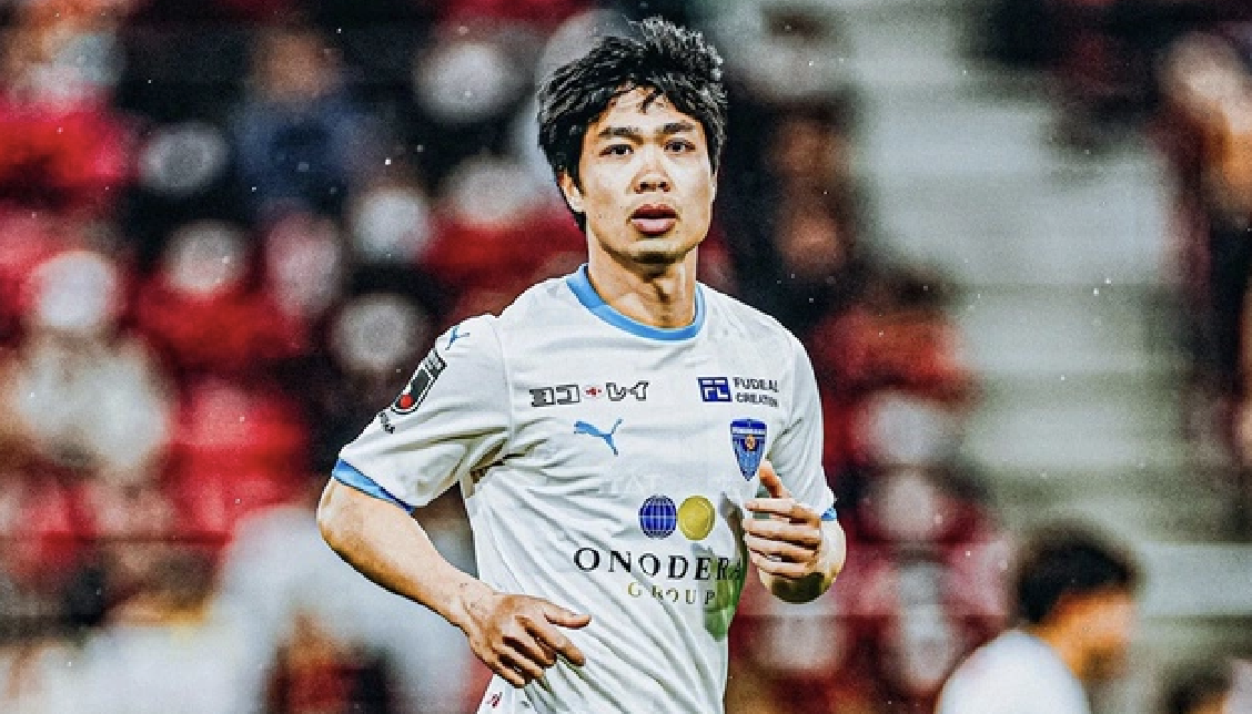 HLV Yokohama nói thẳng lý do rút Công Phượng sau 16 phút thi đấu
