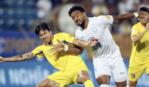 Ảnh bài viết Nguyễn Xuân Son 'tịt ngòi', HLV Nam Định chỉ rõ nguyên nhân 