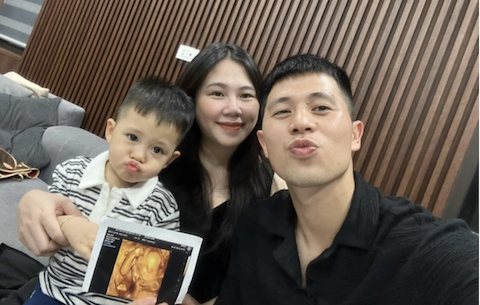 Đình Trọng và bà xã Huyền Trang báo tin vui