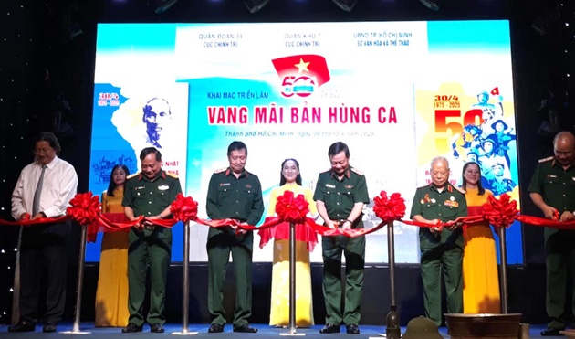Triển lãm '50 năm vang mãi bản hùng ca': Nâng cao tinh thần yêu nước của giới trẻ