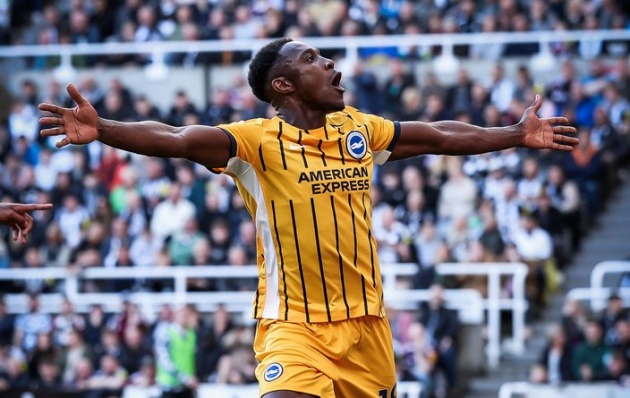 Brighton thở phào về Welbeck