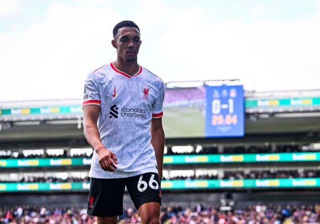 Alexander-Arnold trì hoãn ký hợp đồng mới