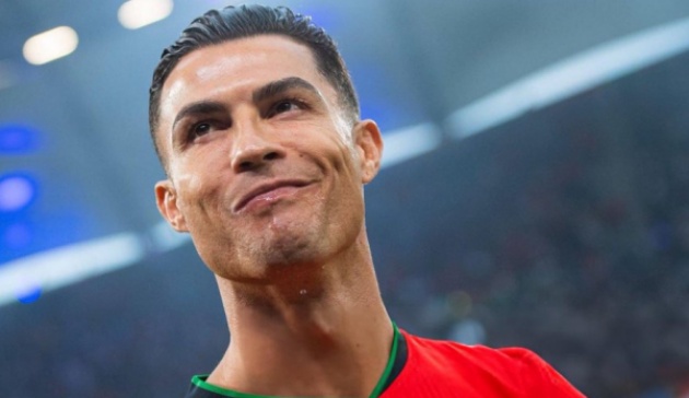 Ronaldo chúc mừng sinh nhật con gái Alana