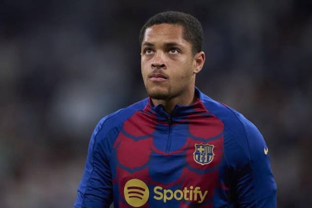 Vitor Roque nói thẳng lý do thất bại ở Barca