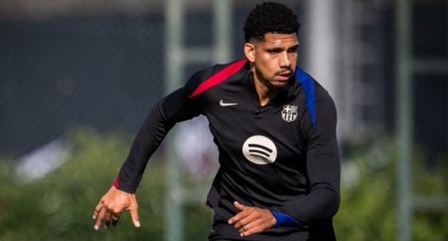 Barca đón tin vui: Ronald Araujo tái xuất trên sân tập
