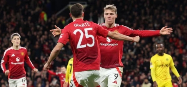 Hojlund lập cú đúp cứu rỗi Man United