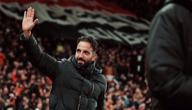 Owen 'sướng mắt' với Man United