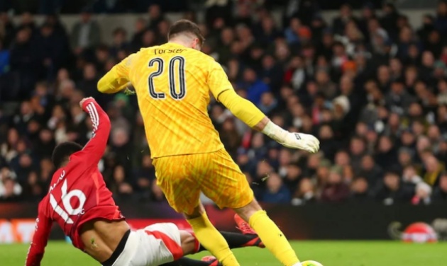 Triển khai bóng từ hàng thủ: Man City số 1; Tottenham - Southampton kém cỏi