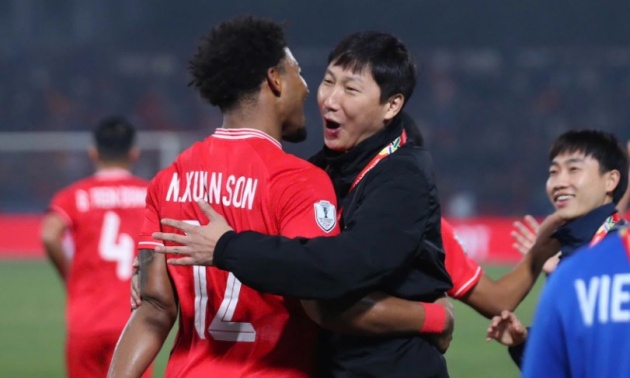 Ảnh bài viết Việt Nam đấu Singapore: Chờ tài thao lược của HLV Kim Sang-sik; Xuân Son cần người chia lửa