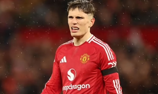 Garnacho có hành động gây tranh cãi sau trận thua của Man United