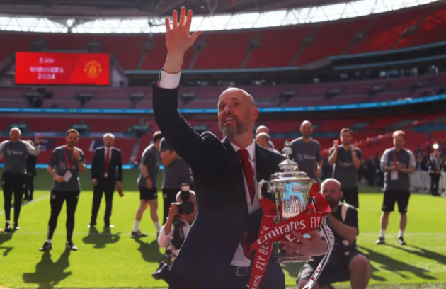 Ten Hag nên rời Man United trong danh dự