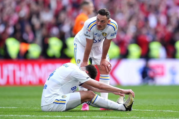 Ảnh bài viết 'Cầu thủ Leeds đổ gục xuống đất. Họ lại bại trận lần nữa ở Wembley'