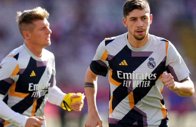 Fede Valverde 'cạn lời' với Toni Kroos