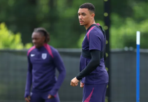 Roy Keane: Alexander-Arnold sẽ bị xé toạc ra thành từng mảnh