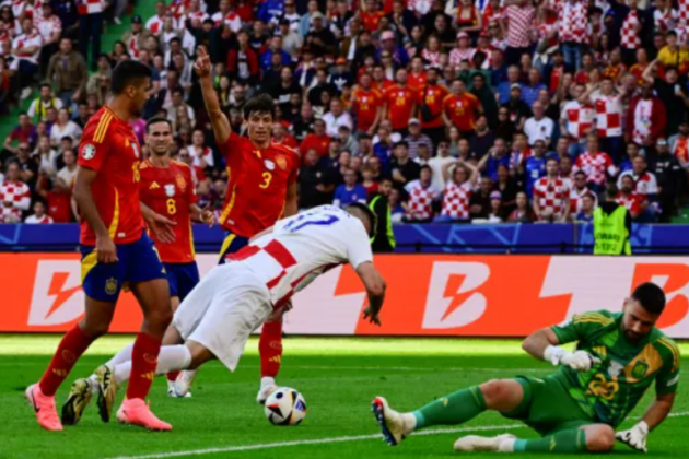 Rodri thoát thẻ đỏ