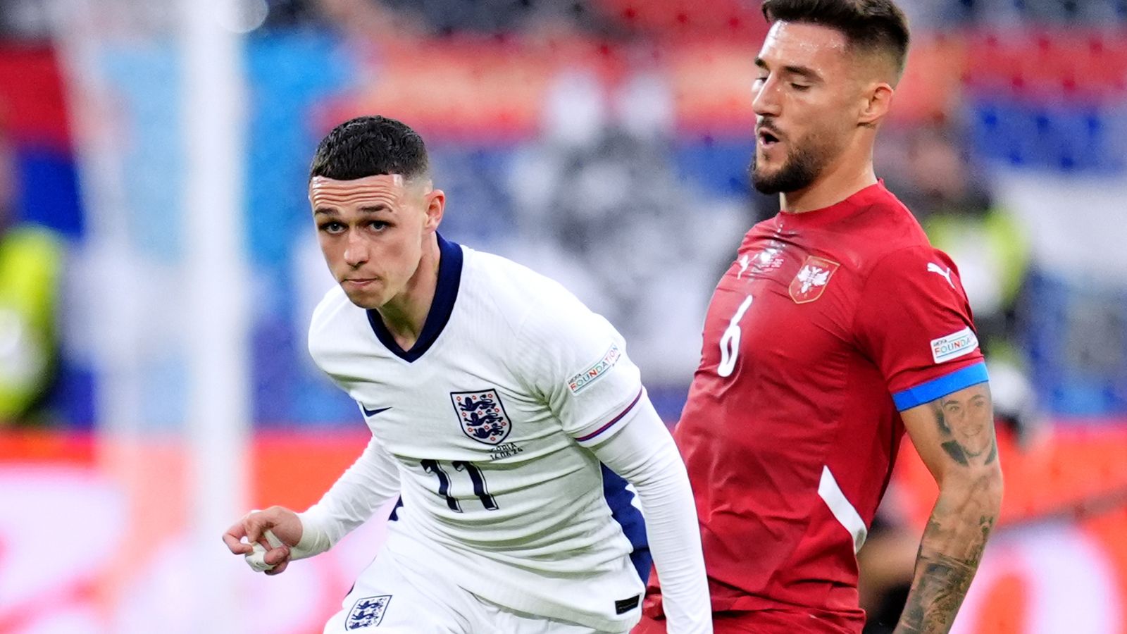Phil Foden đã 'mất tích'