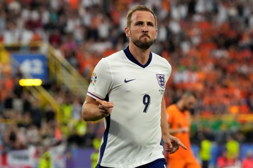 Neville cảnh báo Southgate về Harry Kane