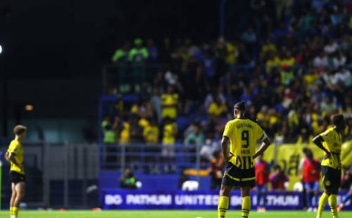 Dortmund thua sốc 4 bàn trước đội bóng của Teerasil Dangda