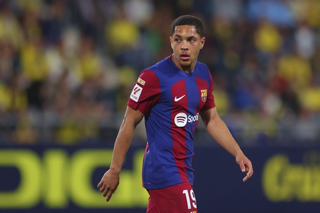 Ảnh bài viết Xác nhận! Đội bóng Ả Rập hỏi mua Vitor Roque của Barcelona