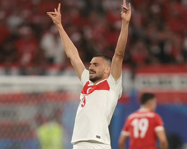 Sao Thổ Nhĩ Kỳ đối mặt án phạt nặng từ UEFA