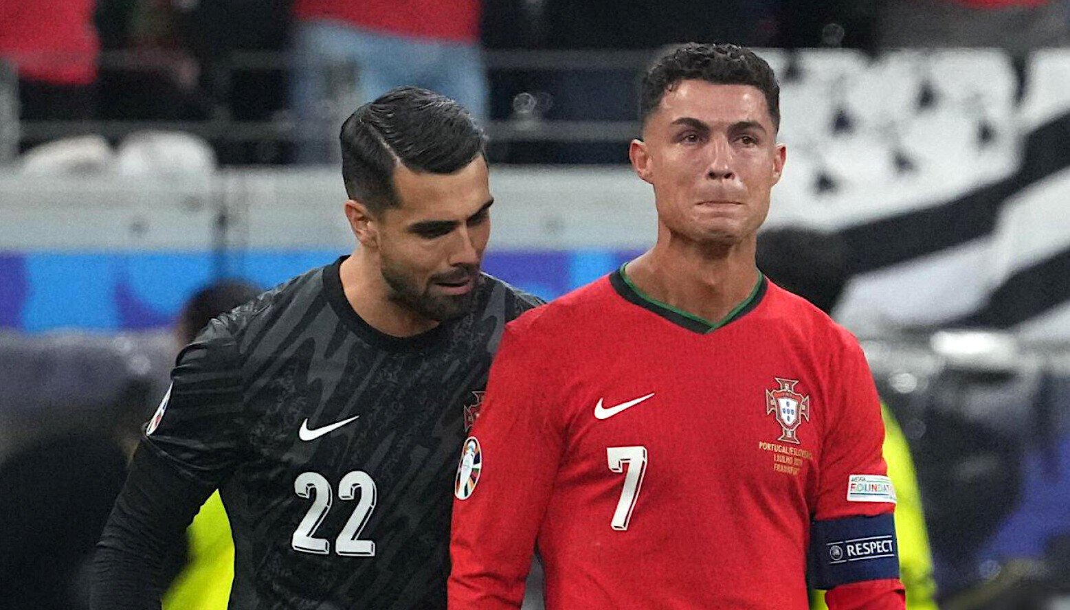 Silva bảo vệ Ronaldo