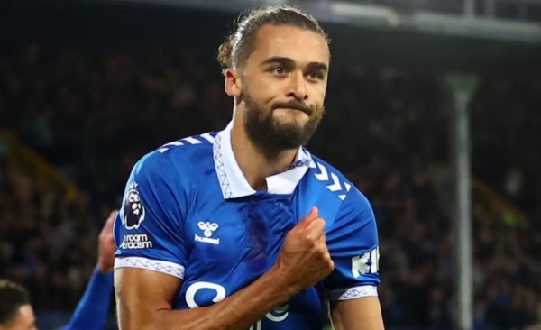 Ảnh bài viết Ben Jacobs tiết lộ tiền đạo nằm trong danh sách của Man United