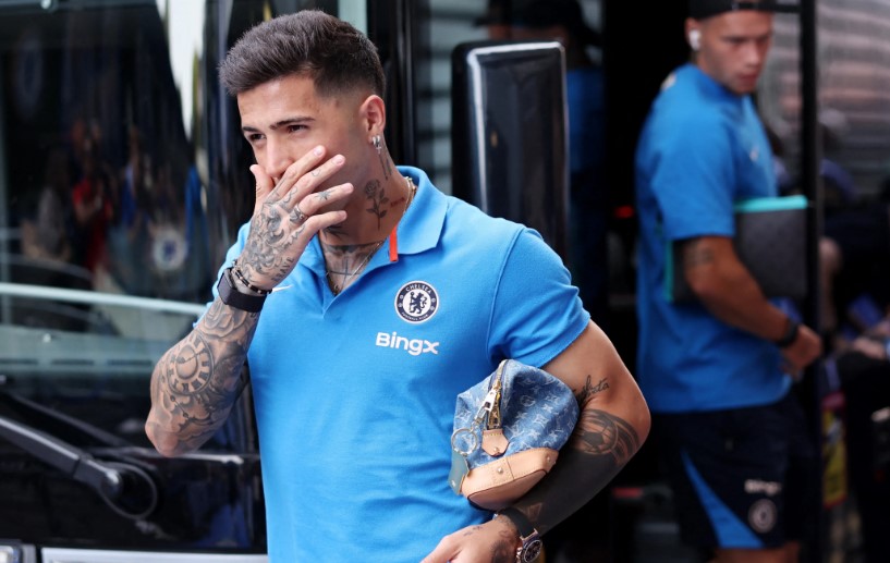 Enzo Fernandez mang băng đội trưởng Chelsea sau bê bối phân biệt chủng tộc