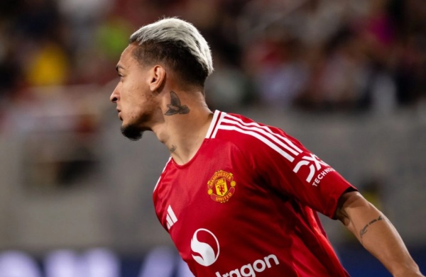 Ảnh bài viết Joe Cole khuyên Man United bán ngay một cái tên