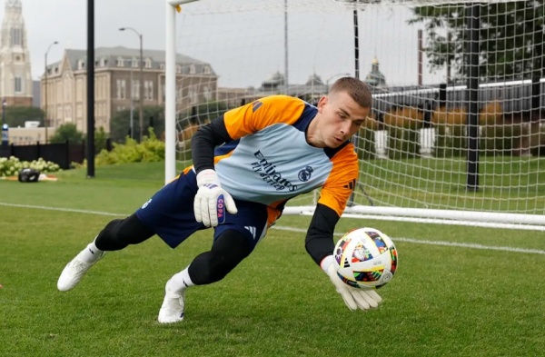 Real Madrid chờ đợi quyết định của Lunin